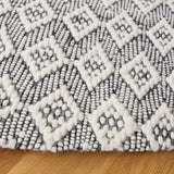 Safavieh Marbella 6'-0" x 6'-0" Rug in Ivory / Black