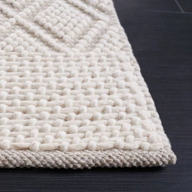 Safavieh Natura 4'-0" x 6'-0" Rug in Ivory