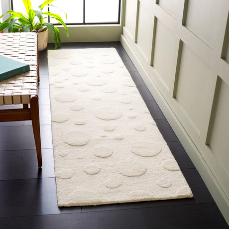 Safavieh Cambridge 2'-3" x 8'-0" Rug in Ivory