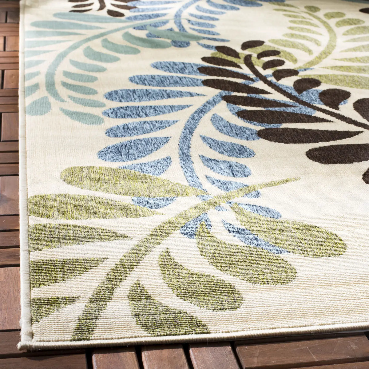 Safavieh Veranda 5'-3" x 7'-7" Rug in Cream / Aqua