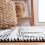 Safavieh Natura 5'-0" x 8'-0" Rug in Silver