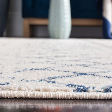 Safavieh Madison 700 4'-0" x 6'-0" Rug in Ivory / Dark Blue