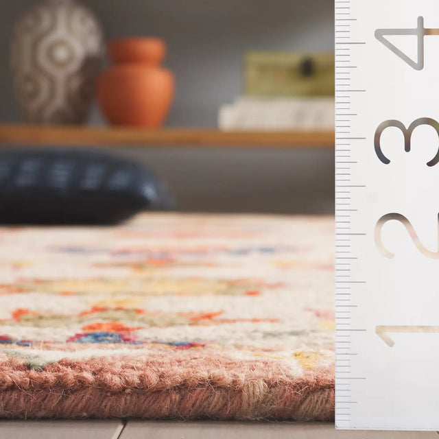 Safavieh Aspen 4'-0" x 6'-0" Rug in Ivory / Rust
