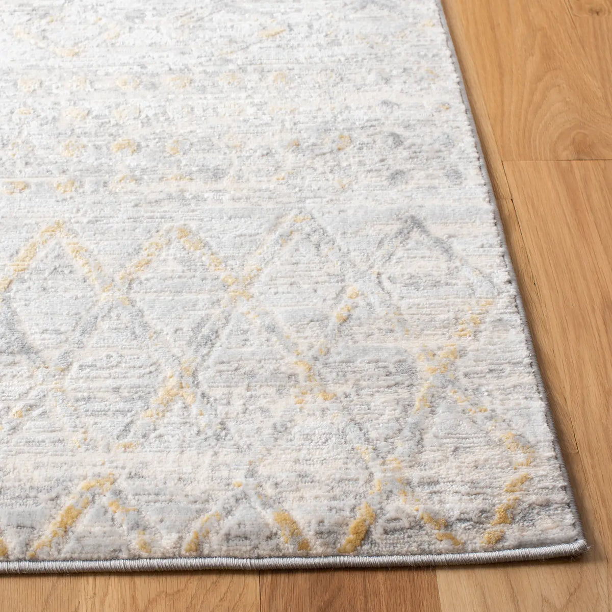Safavieh Lagoon 4'-0" x 6'-0" Rug in Grey / Gold
