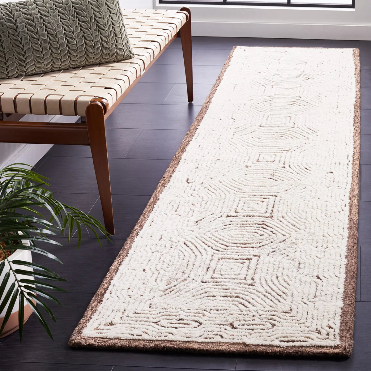 Safavieh Abstract 2'-3" x 9'-0" Rug in Beige / Ivory