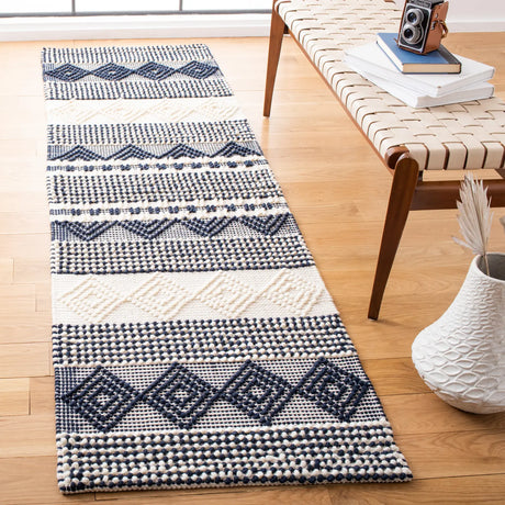 Safavieh Natura 2'-3" x 10'-0" Rug in Navy / Ivory