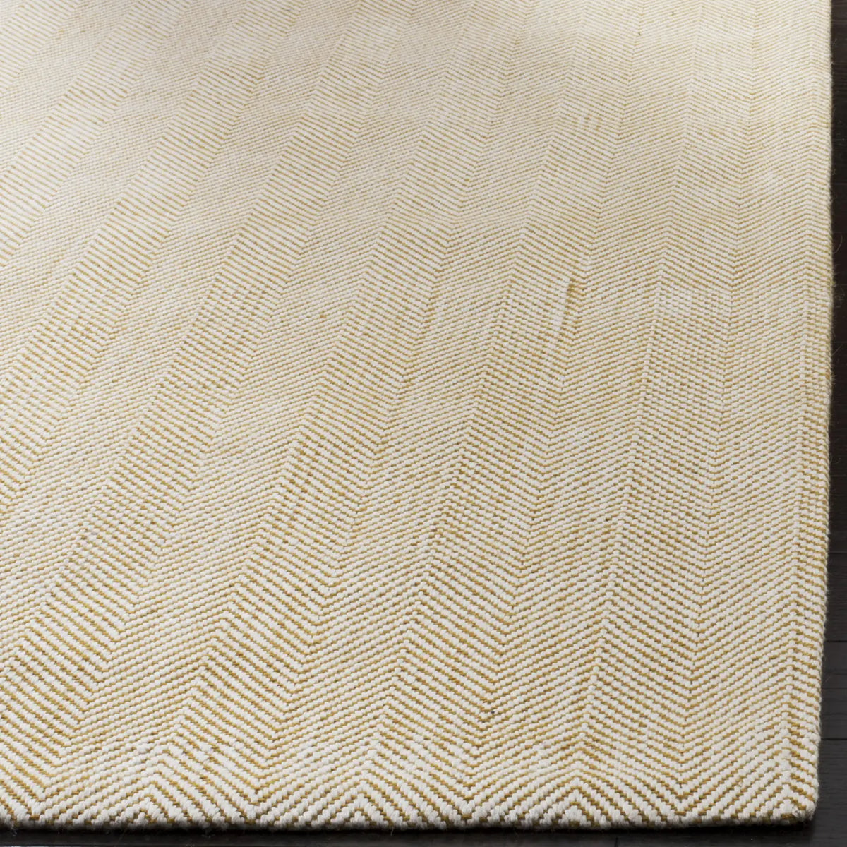 Safavieh Marbella 5'-0" x 8'-0" Rug in Gold