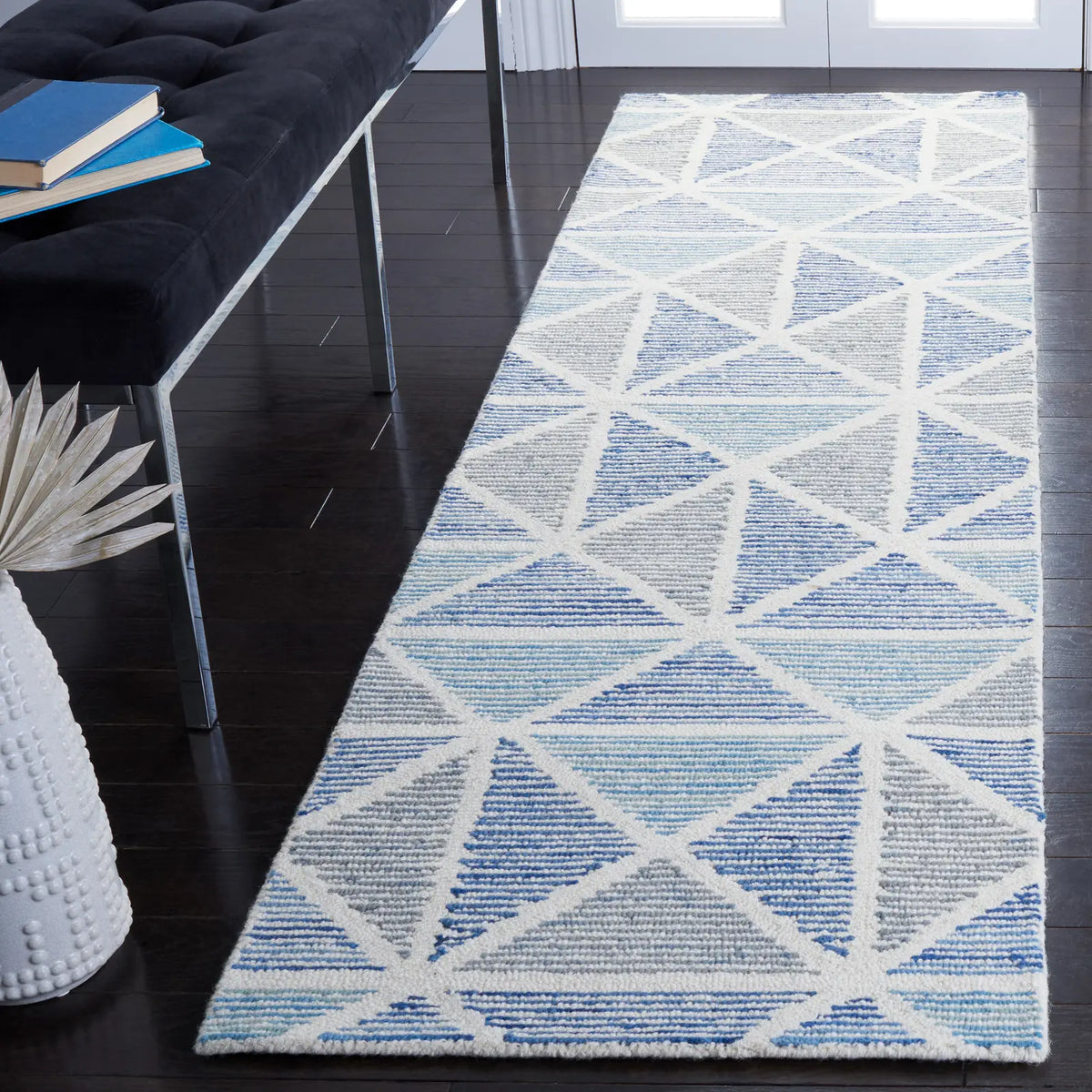Safavieh Abstract 2'-3" x 8'-0" Rug in Ivory / Blue
