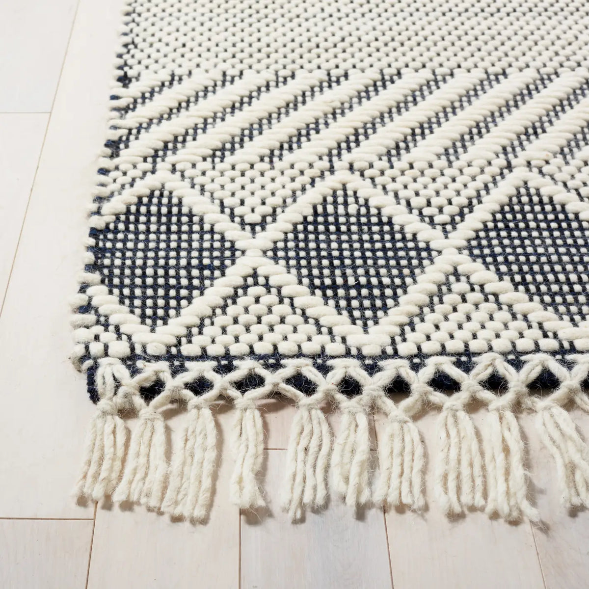 Safavieh Natura 5'-0" x 8'-0" Rug in Ivory / Charcoal
