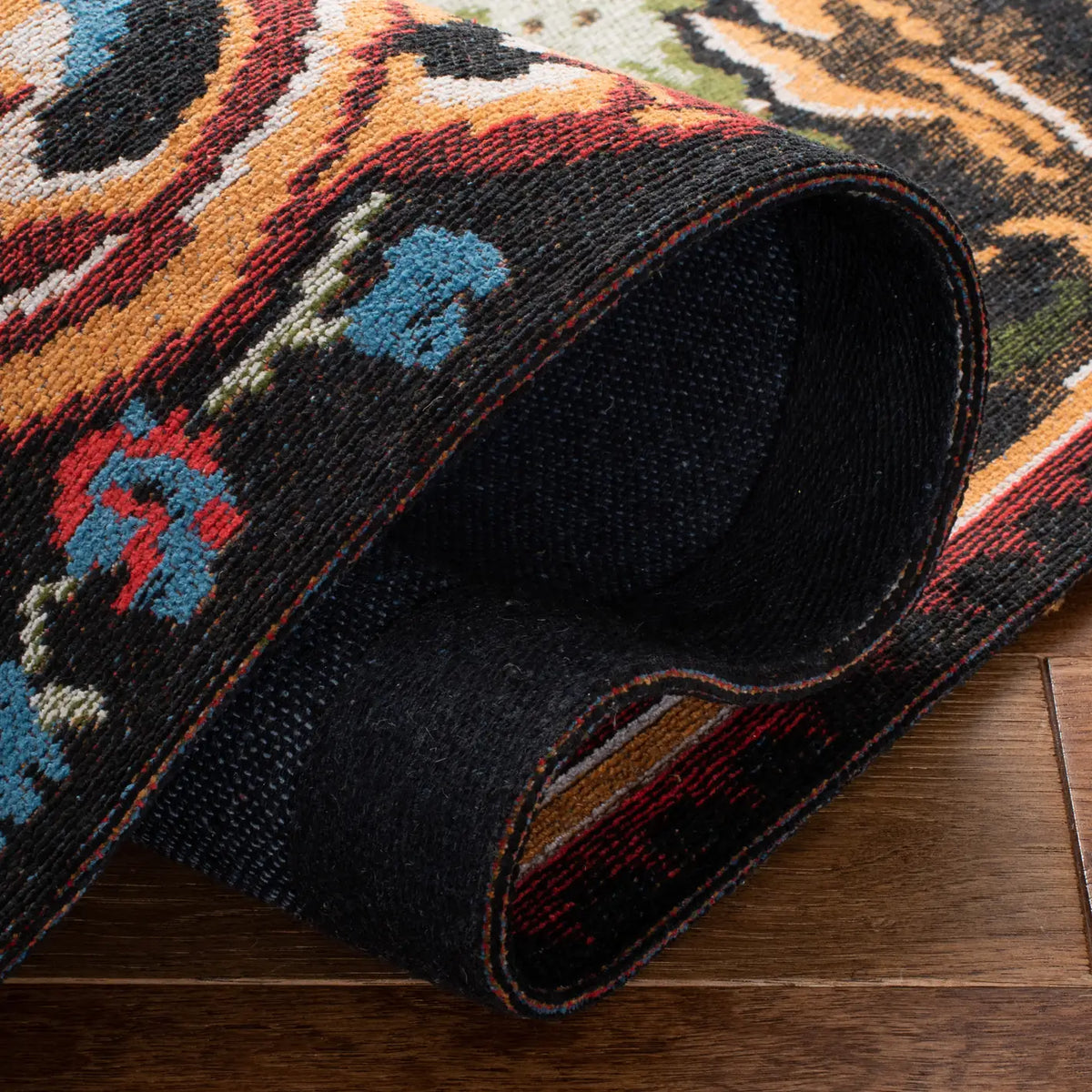 Safavieh Classic Vintage 5'-0" x 8'-0" Rug in Black / Multi