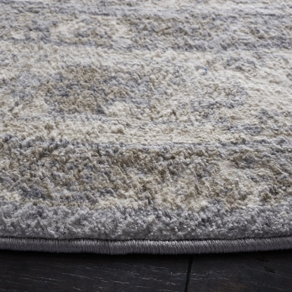 Safavieh Brentwood 6'-7" x 6'-7" Rug in Grey / Beige