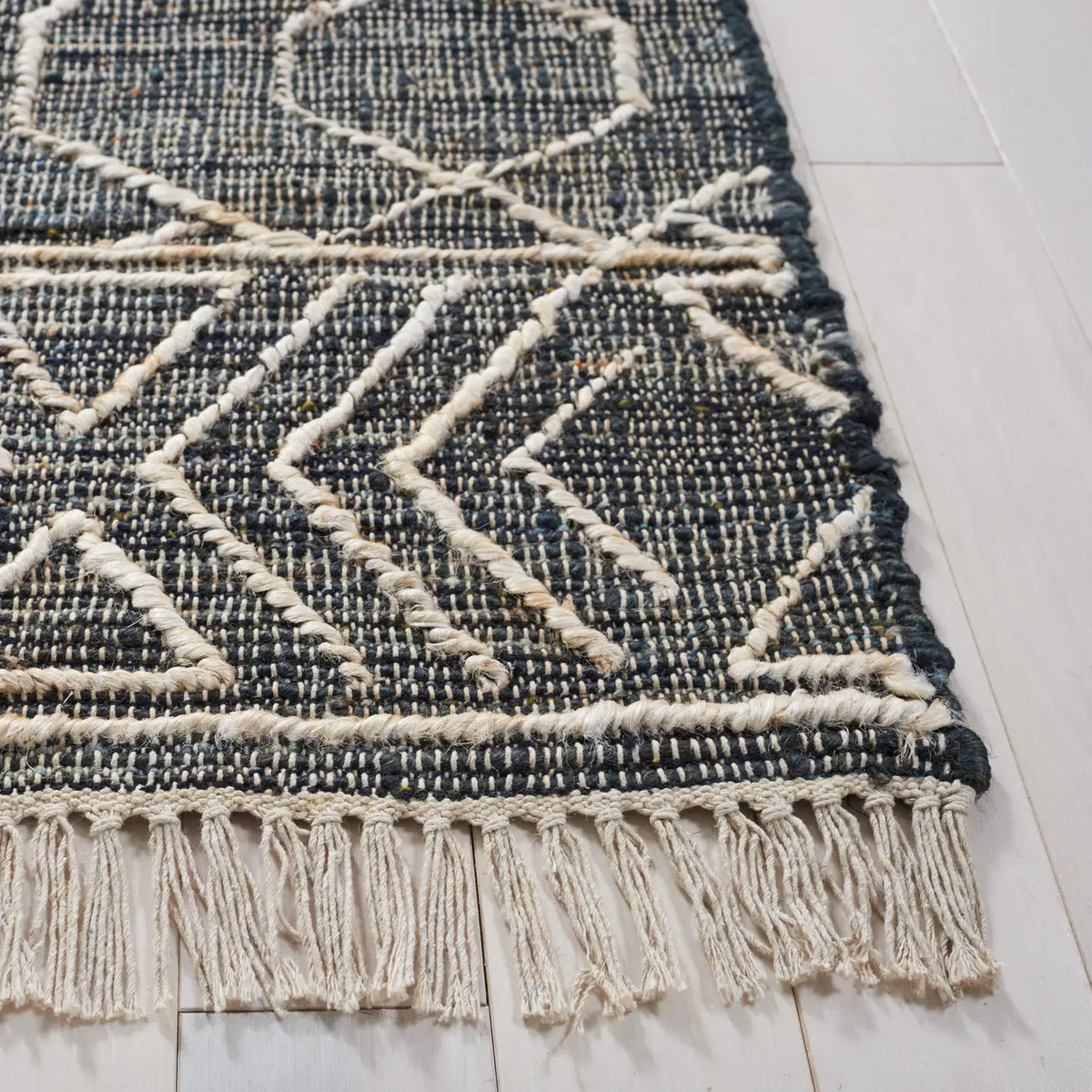 Safavieh Natural Fiber 4'-0" x 6'-0" Rug in Black / Ivory