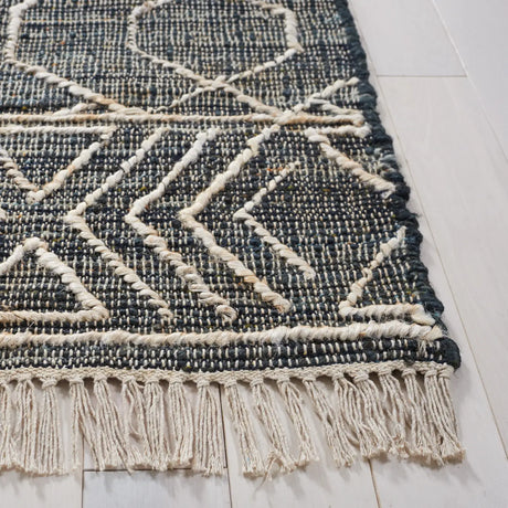 Safavieh Natural Fiber 4'-0" x 6'-0" Rug in Black / Ivory