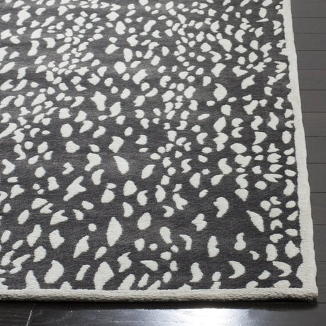 Safavieh Marbella 5'-0" x 8'-0" Rug in Dark Grey / Ivory