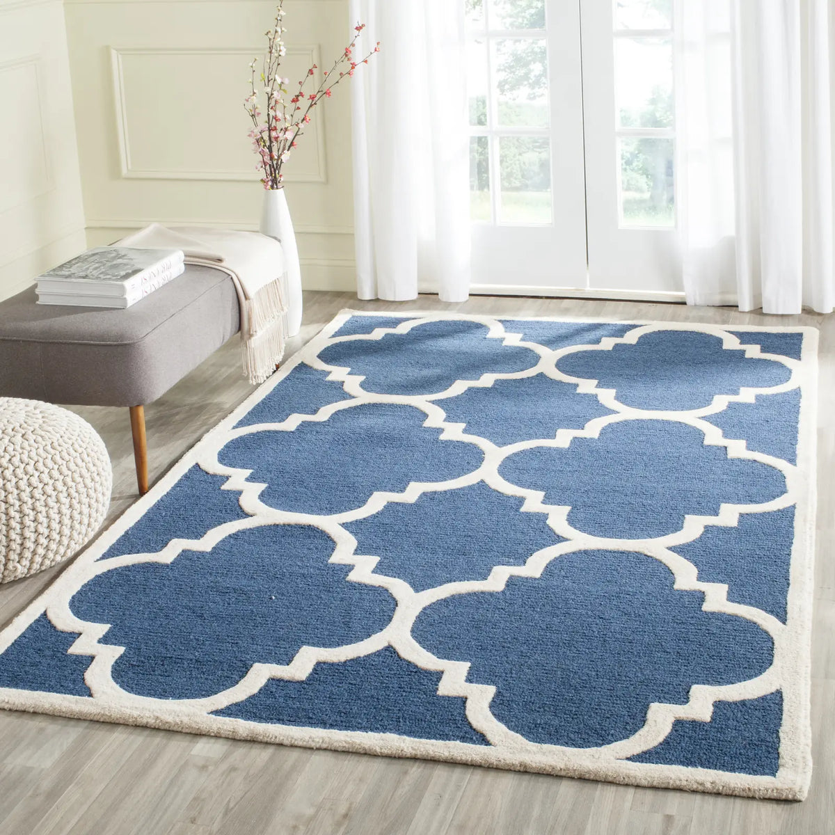 Safavieh Cambridge 5'-0" x 8'-0" Rug in Navy / Ivory