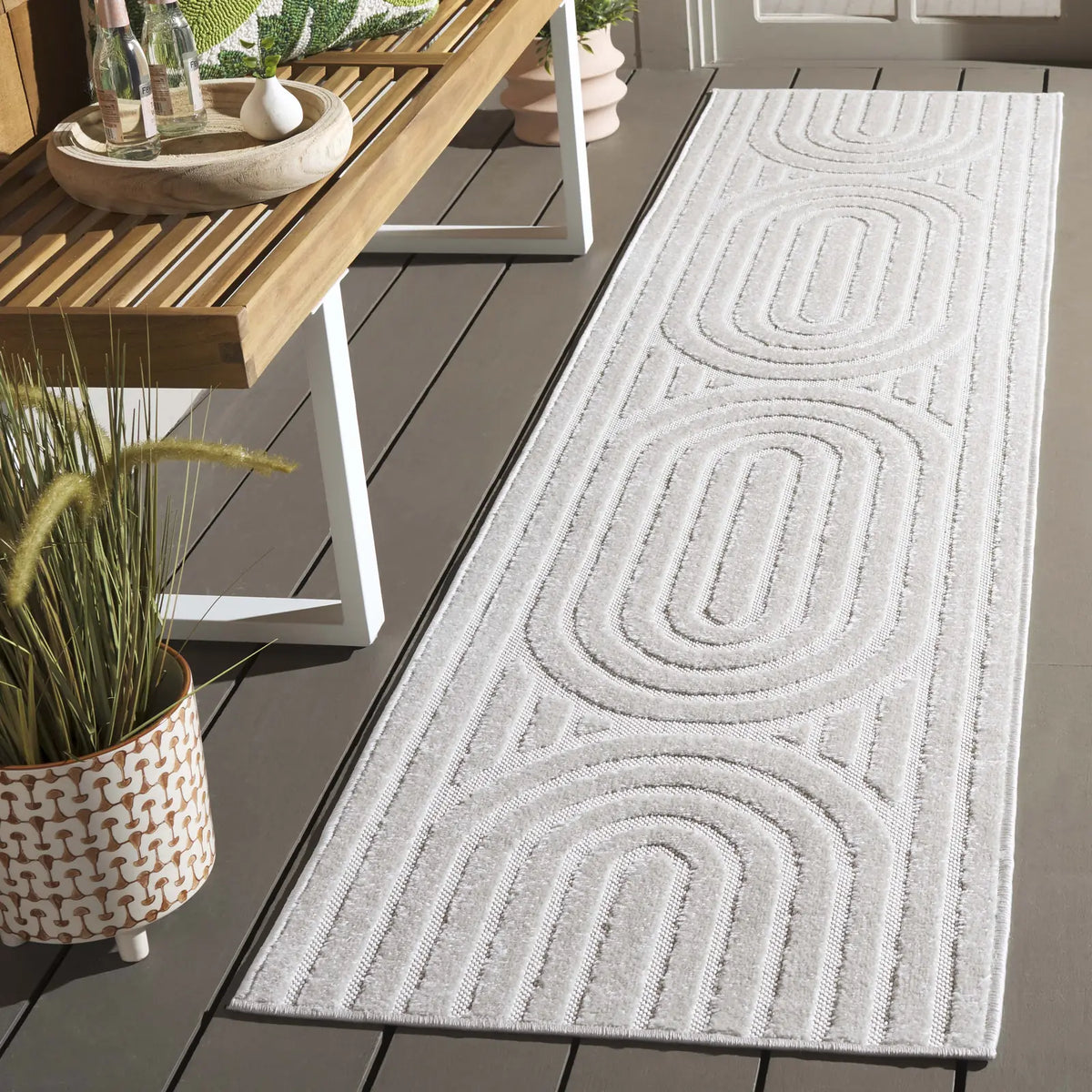 Safavieh Stella 2'-0" x 8'-0" Rug in Ivory