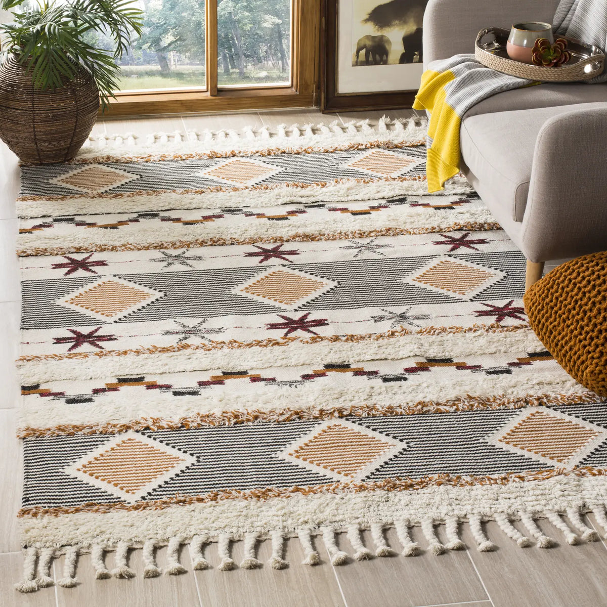 Safavieh Kenya 4'-0" x 6'-0" Rug in Ivory / Black-Orange