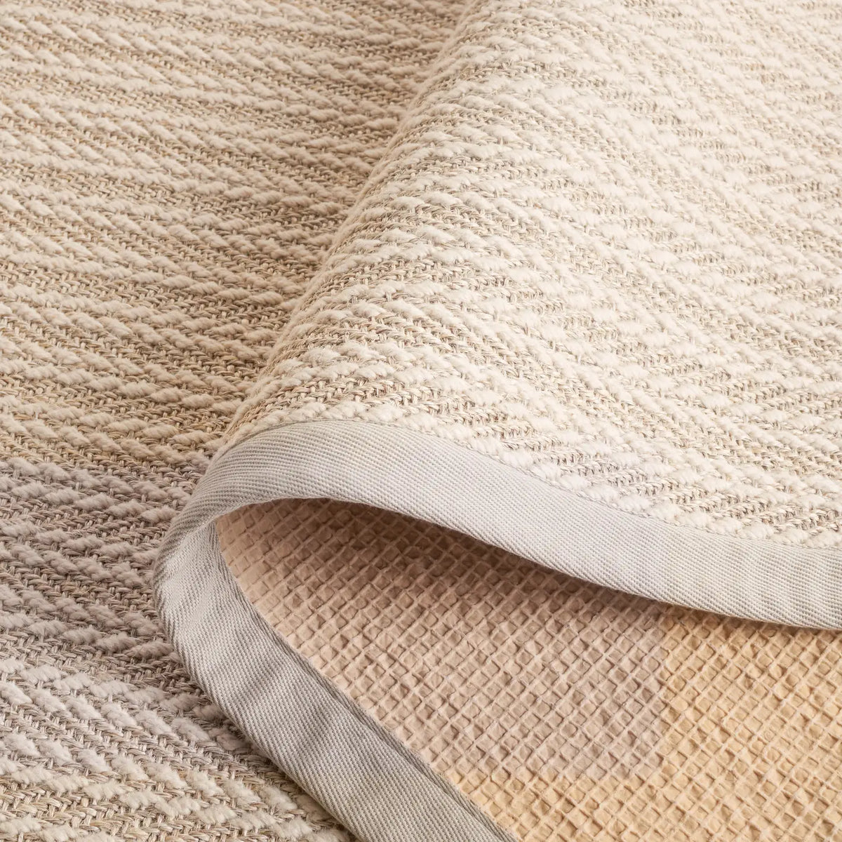 Safavieh Palm Beach 4'-0" x 6'-0" Rug in Ivory