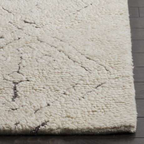 Safavieh Casablanca 4'-0" x 6'-0" Rug in Ivory / Multi