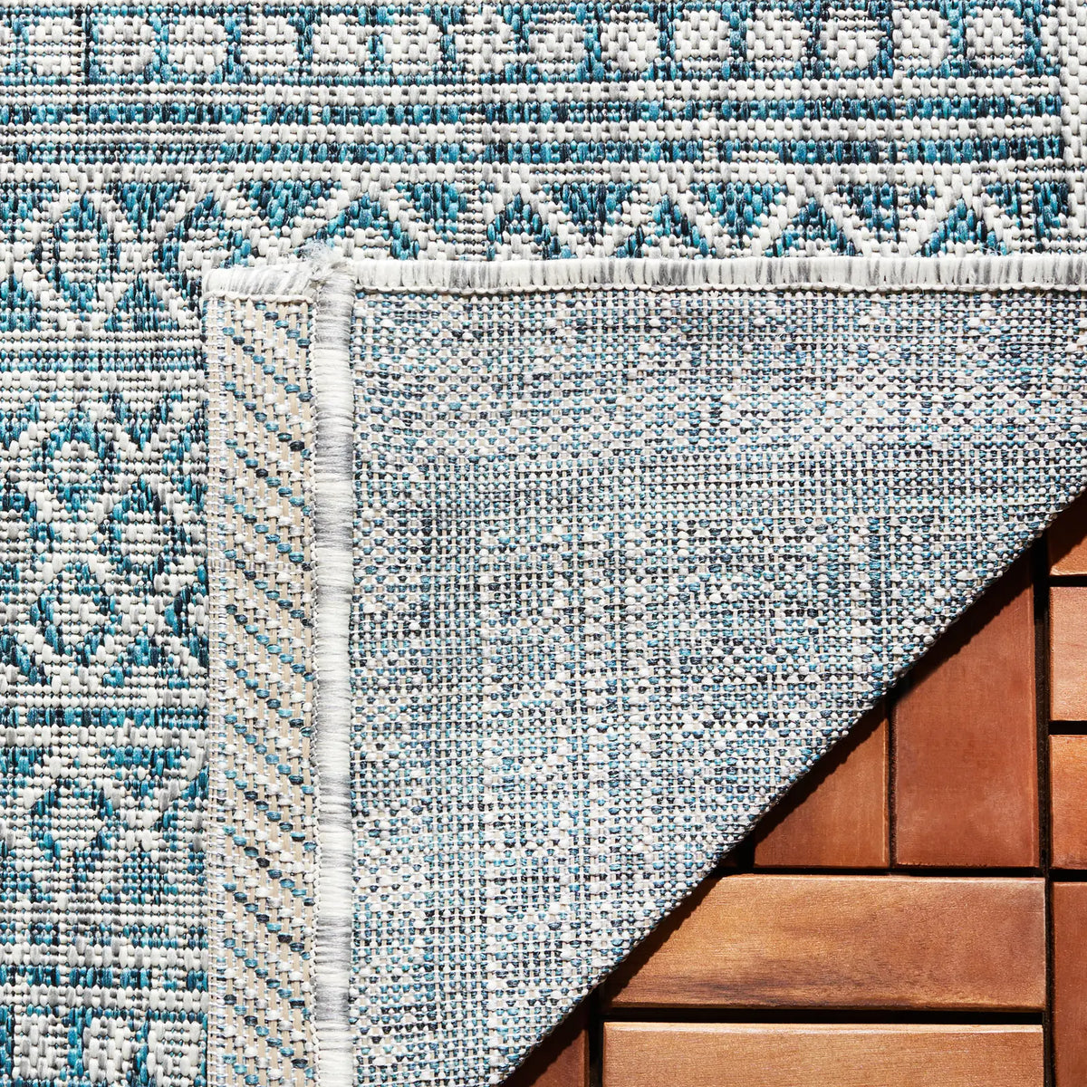 Safavieh Courtyard 5'-3" x 7'-7" Rug in Blue / Grey