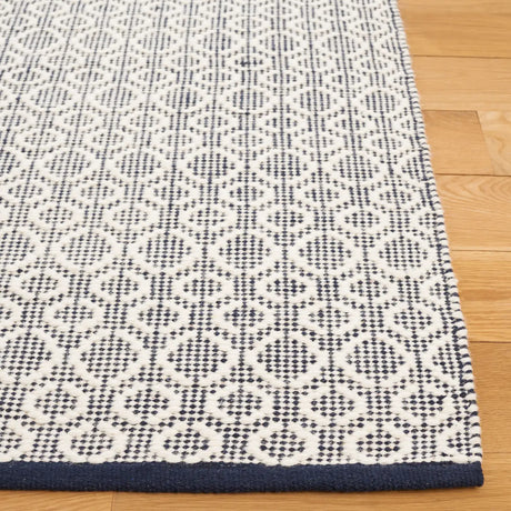 Safavieh Vermont 4'-0" x 6'-0" Rug in Navy / Ivory