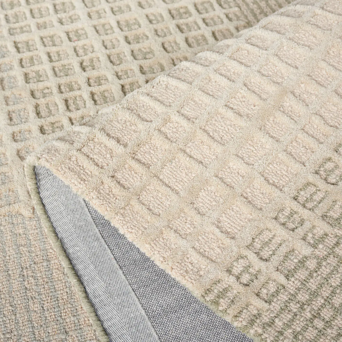 Safavieh Genre 4'-0" x 6'-0" Rug in Beige / Grey