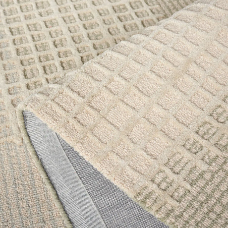 Safavieh Genre 4'-0" x 6'-0" Rug in Beige / Grey