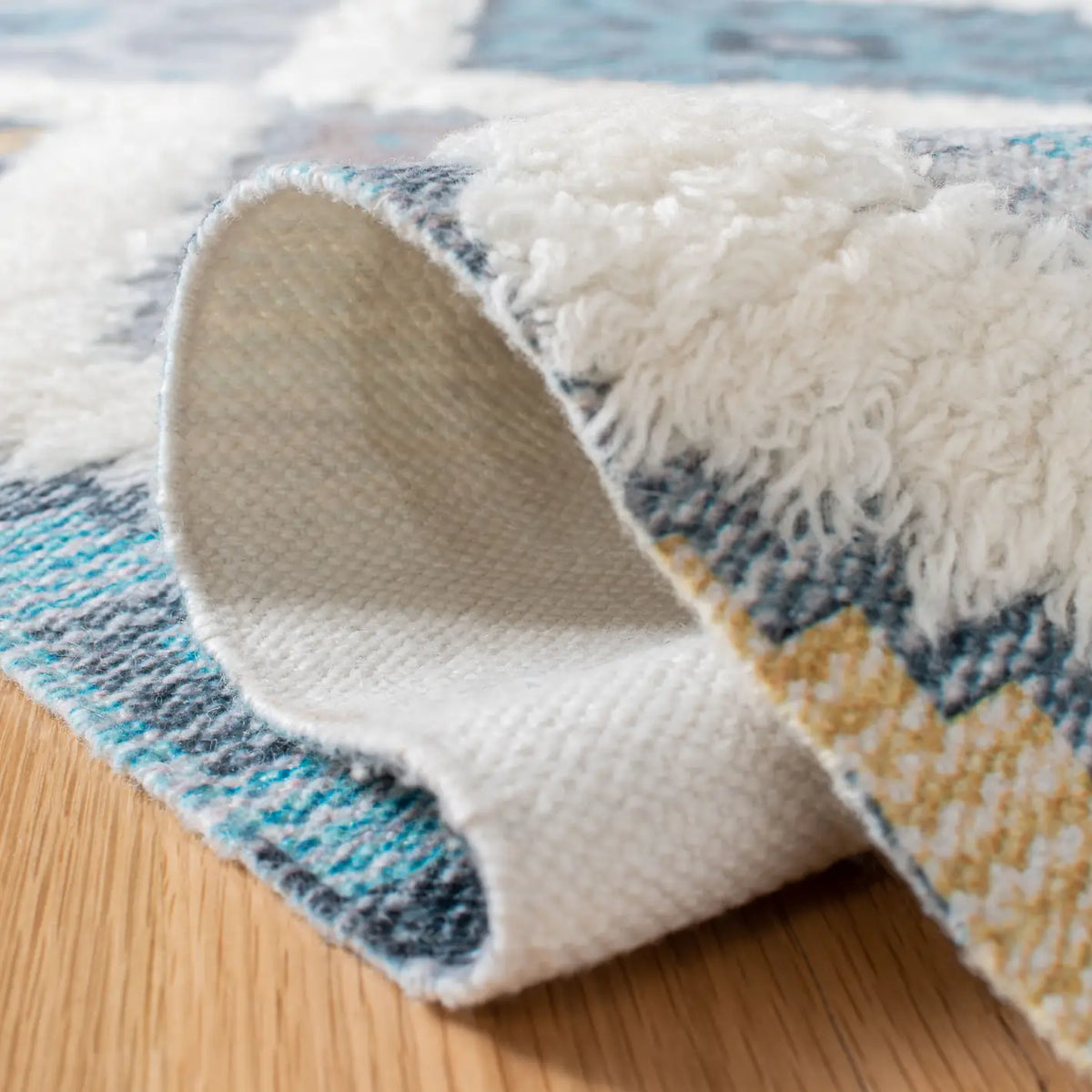 Safavieh Saffron 4'-0" x 6'-0" Rug in Ivory / Turquoise