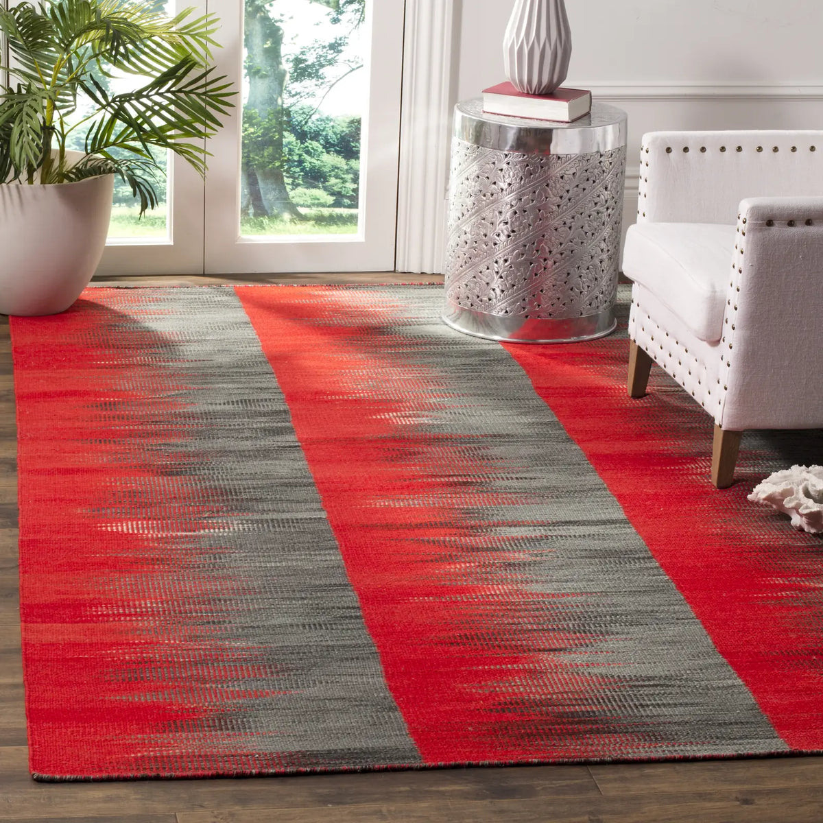 Safavieh Kilim 5'-0" x 8'-0" Rug in Red / Charcoal