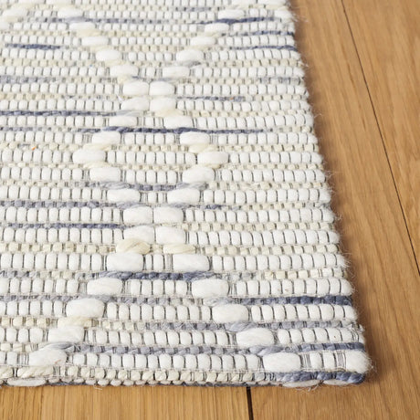 Safavieh Marbella 4'-0" x 6'-0" Rug in Ivory / Grey