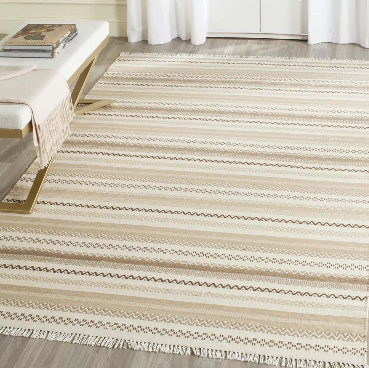 Safavieh Kilim 5'-0" x 8'-0" Rug in Beige