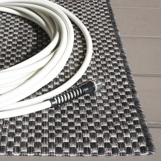 Safavieh Courtyard 4'-0" x 5'-7" Rug in Black / Beige