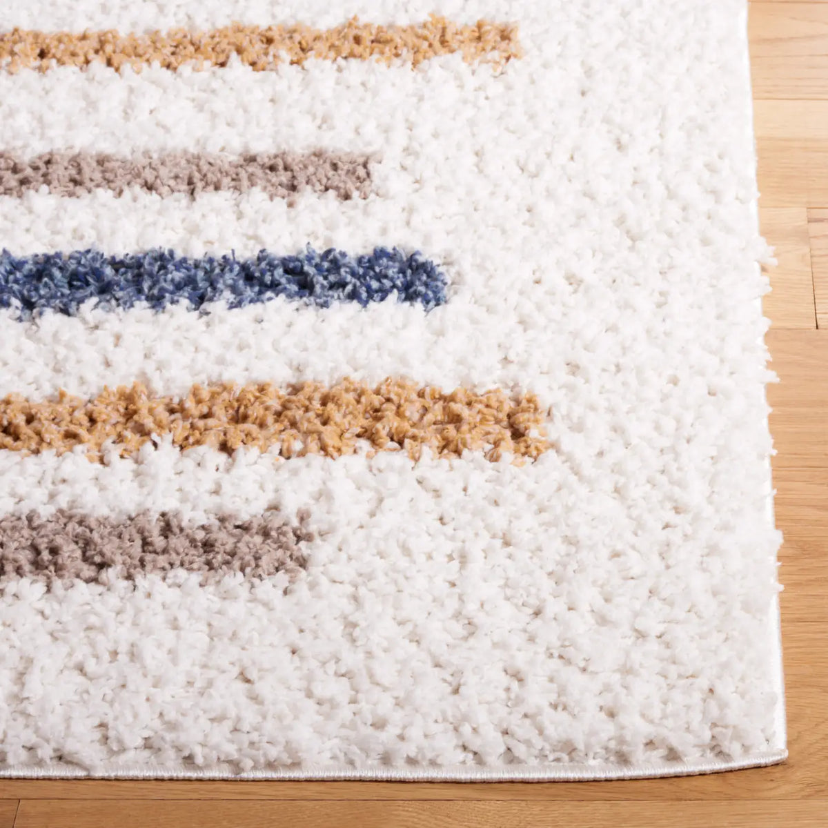 Safavieh Calico Shag 4'-0" x 6'-0" Rug in Ivory / Gold