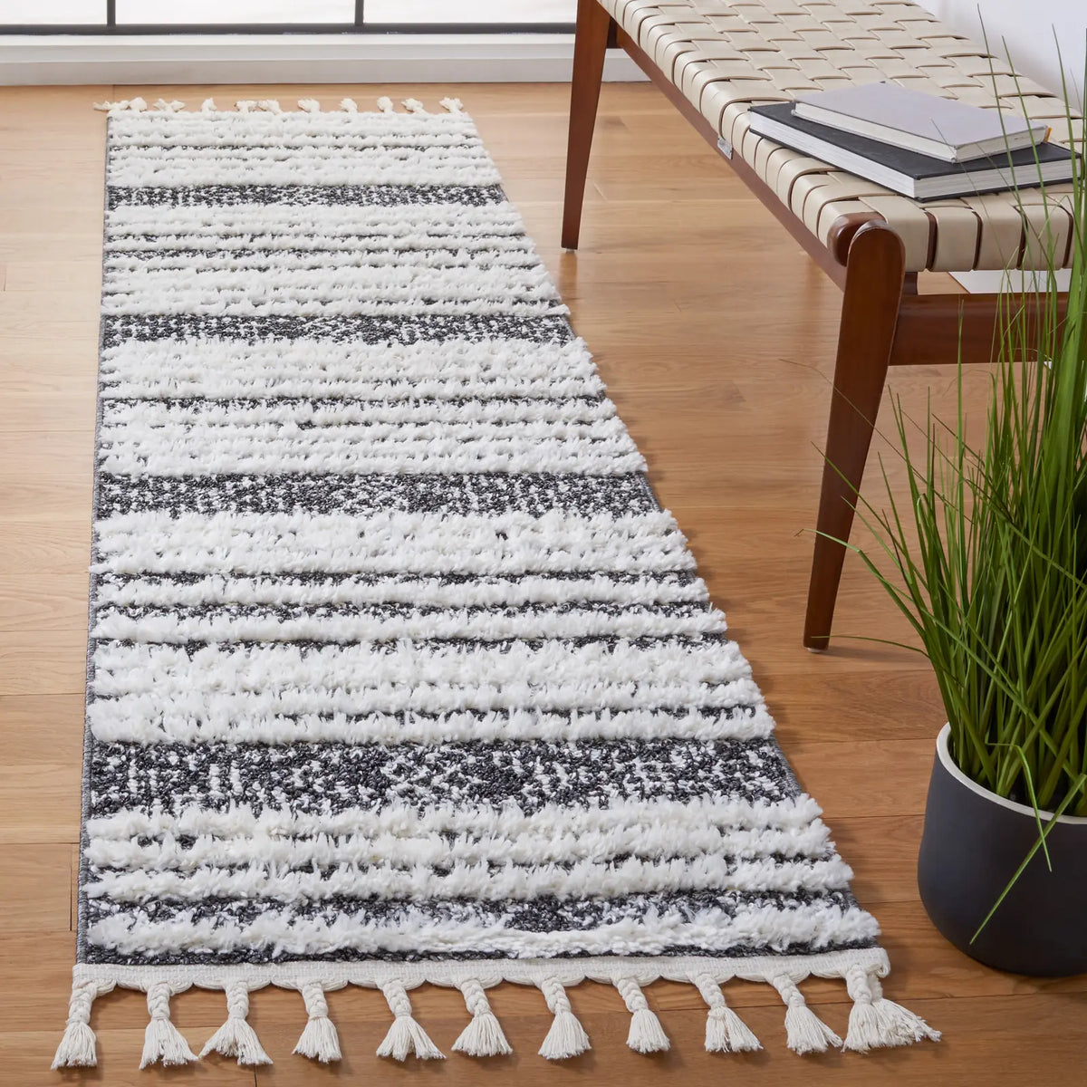 Safavieh Moroccan Tassel Shag 2'-3" x 8'-0" Rug in Black / Ivory