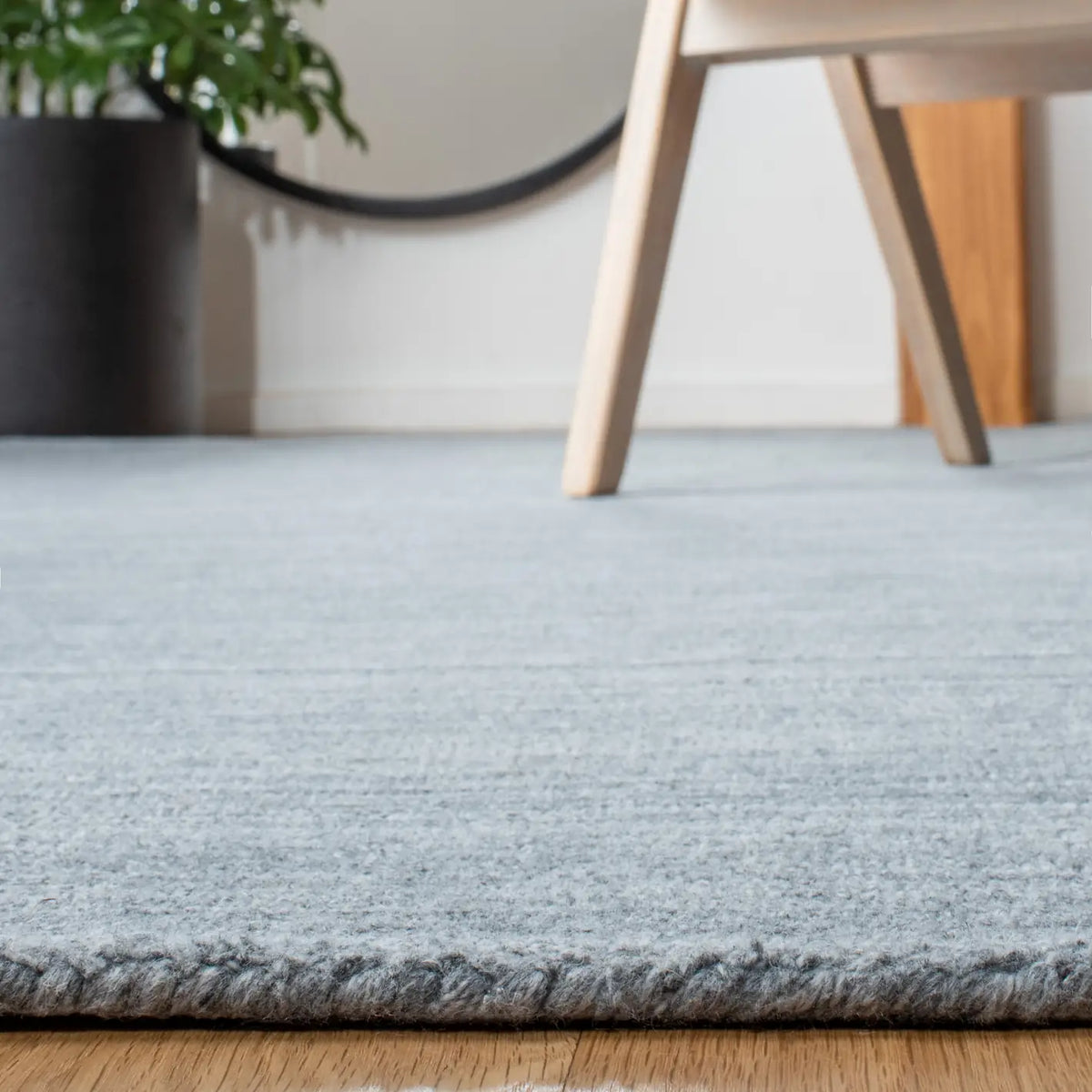 Safavieh Mirage 4'-0" x 6'-0" Rug in Dark Grey