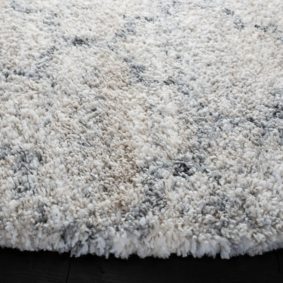 Safavieh Fontana Shag  800 6'-7" x 6'-7" Rug in Grey / Ivory
