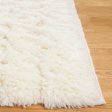 Safavieh Casablanca 4'-0" x 6'-0" Rug in Ivory