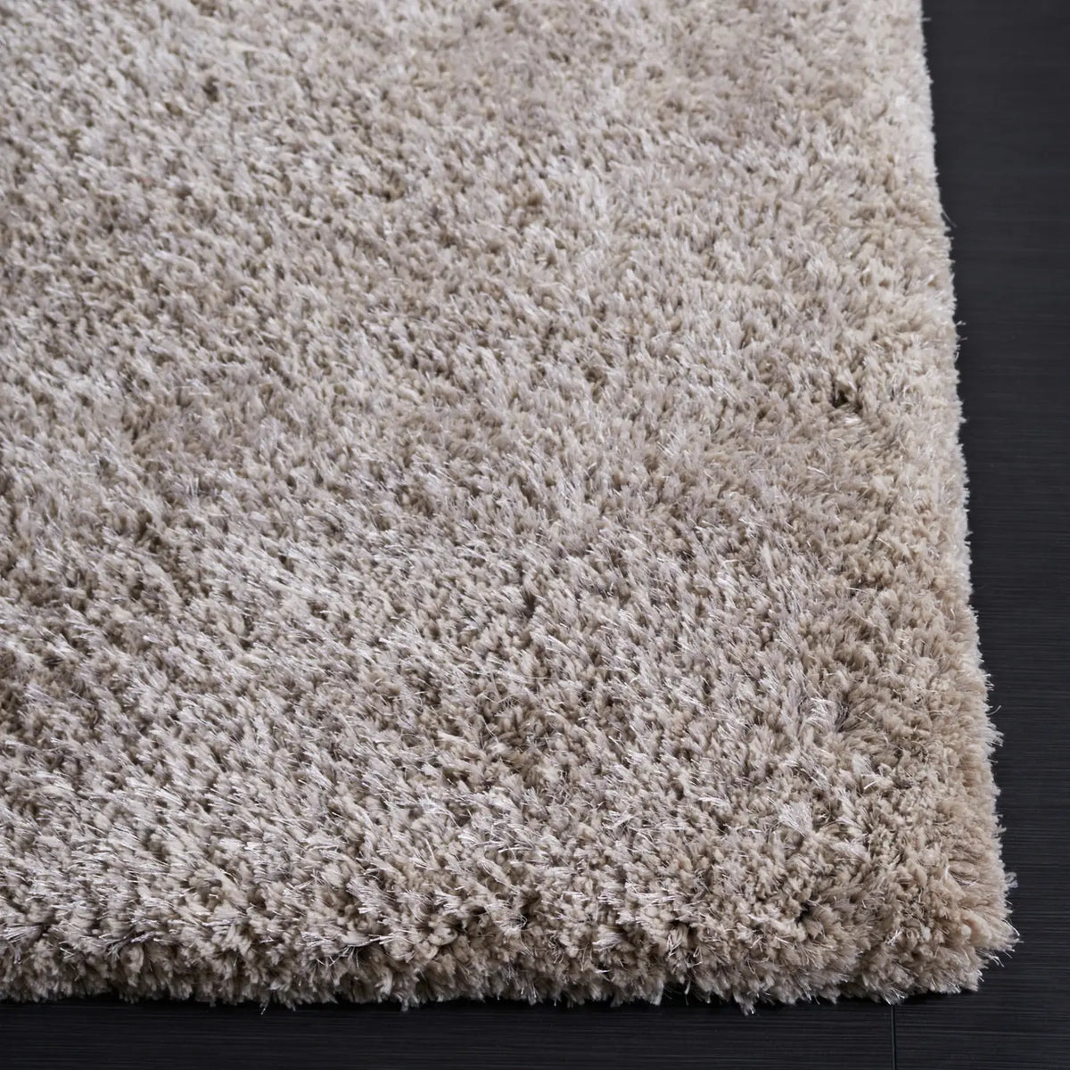 Safavieh Express Shag 4'-0" x 6'-0" Rug in Silver