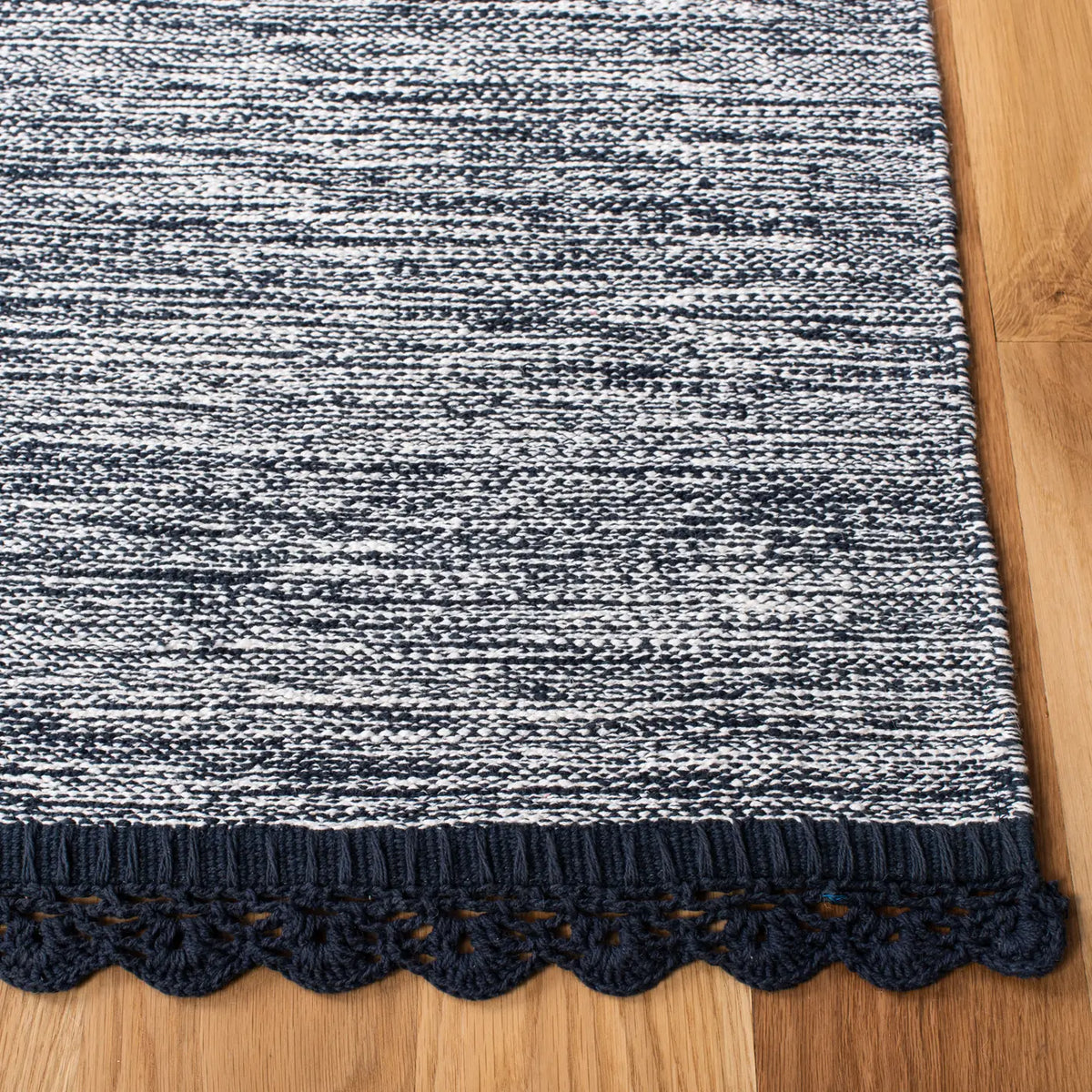 Safavieh Montauk 5'-0" x 8'-0" Rug in Navy