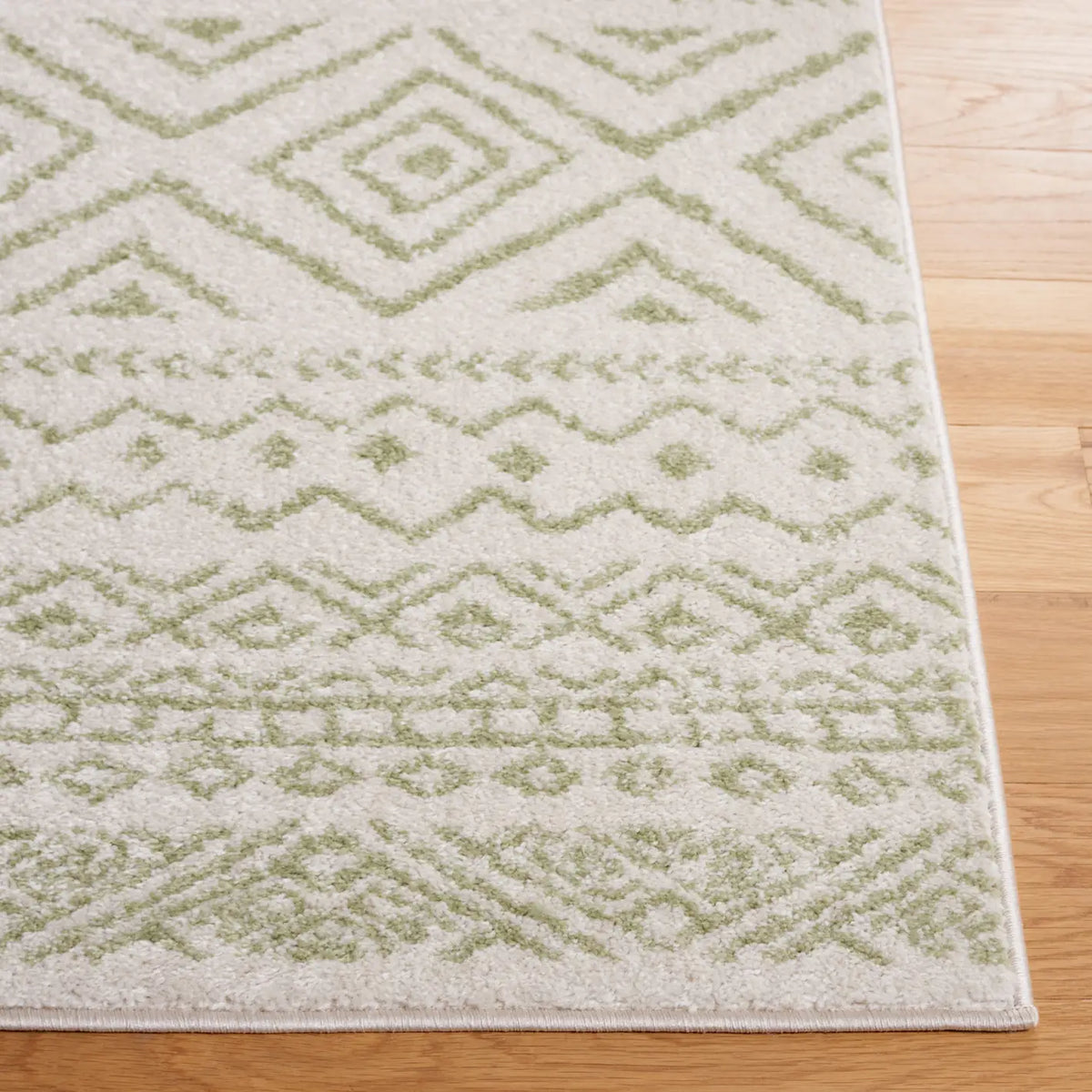 Safavieh Tulum 4'-0" x 6'-0" Rug in Ivory / Sage