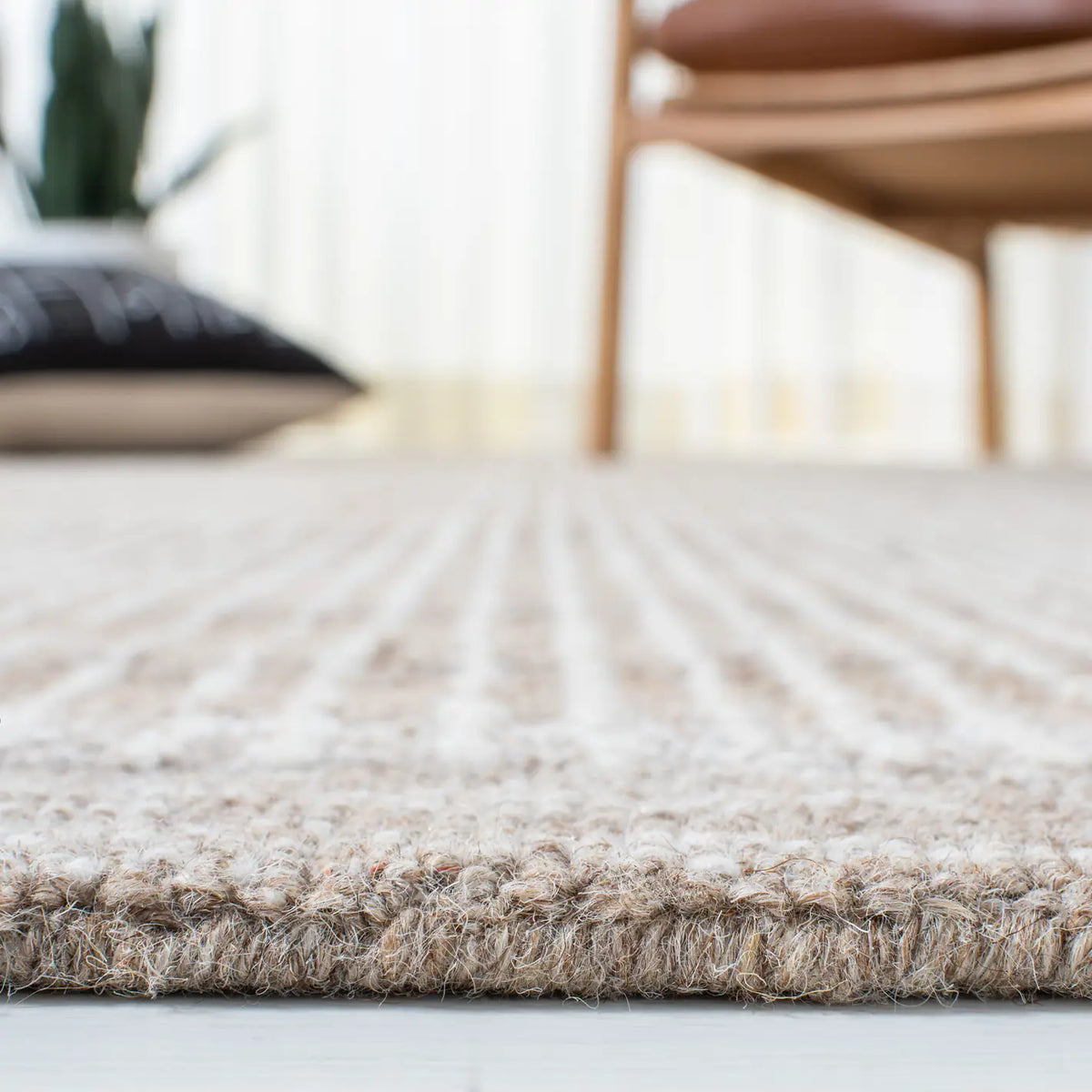 Safavieh Metro 4'-0" x 6'-0" Rug in Ivory / Light Brown