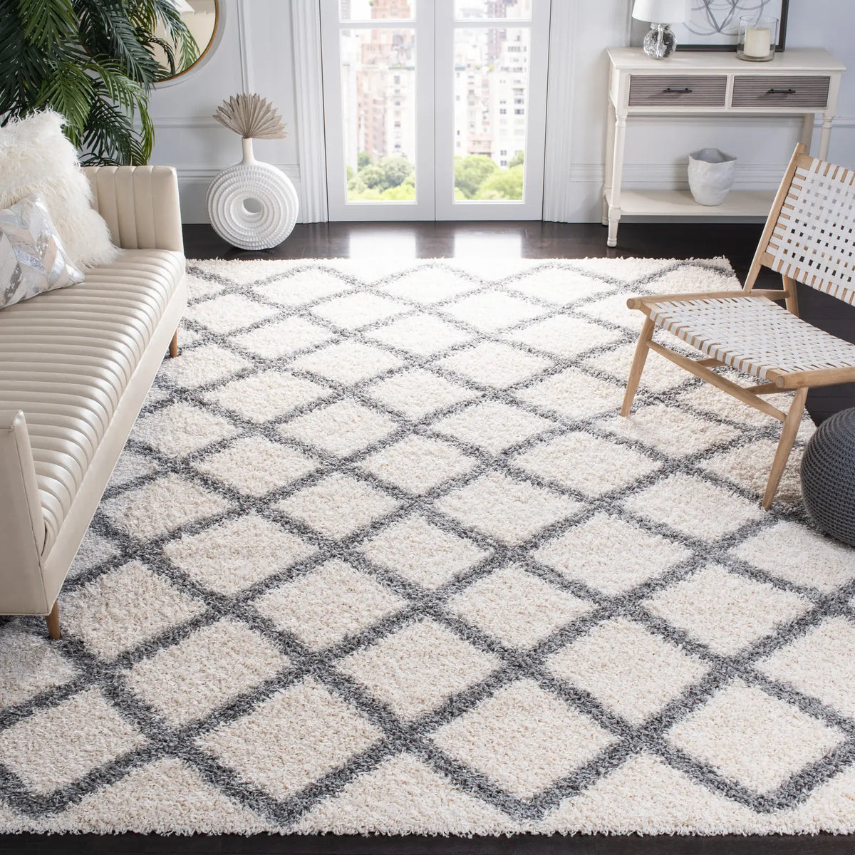 Safavieh Sgd-Dallas Shag 10'-0" x 14'-0" Rug in Ivory / Grey