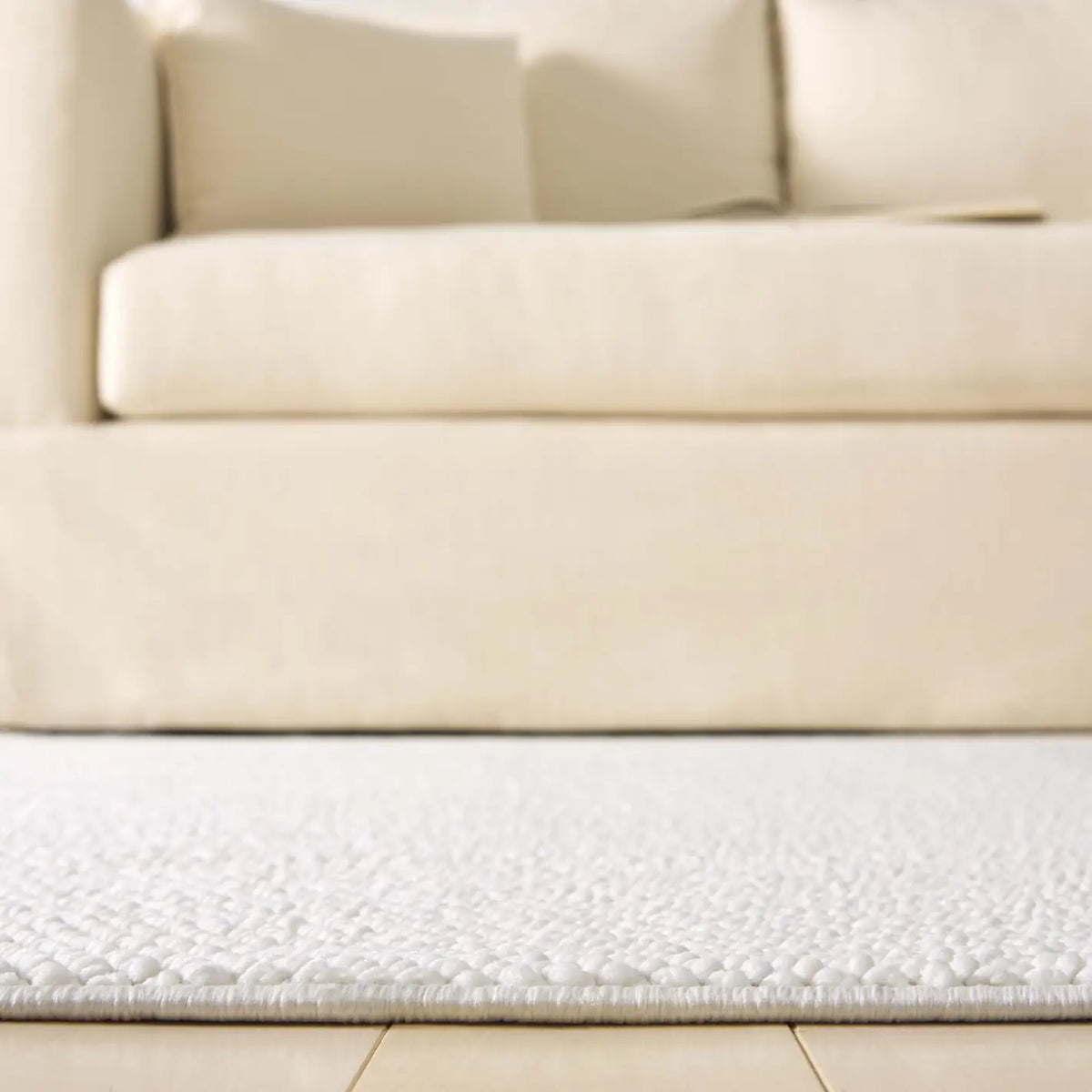 Safavieh Martha Stewart Azura 4'-0" x 6'-0" Rug in Ivory