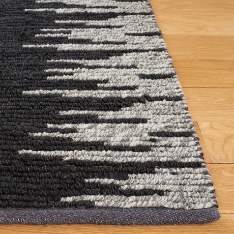 Safavieh Natural Fiber 4'-0" x 6'-0" Rug in Black / Beige