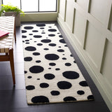 Safavieh Cambridge 2'-3" x 8'-0" Rug in Ivory / Black