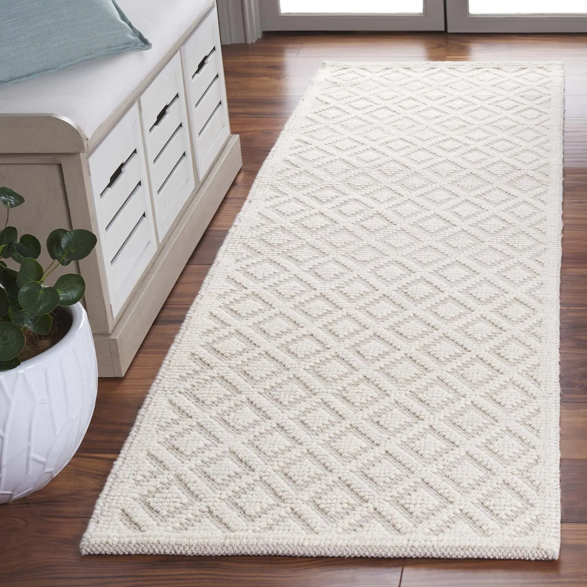 Safavieh Martha Stewart 2'-3" x 8'-0" Rug in Ivory