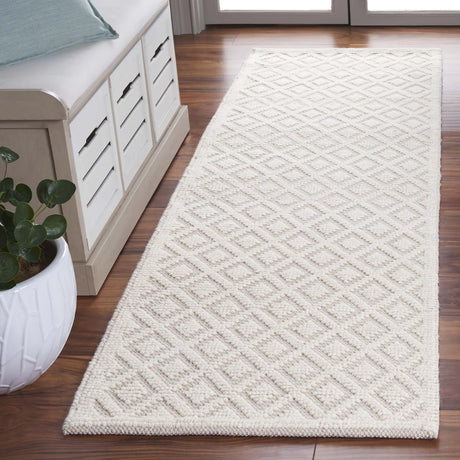 Safavieh Martha Stewart 2'-3" x 8'-0" Rug in Ivory