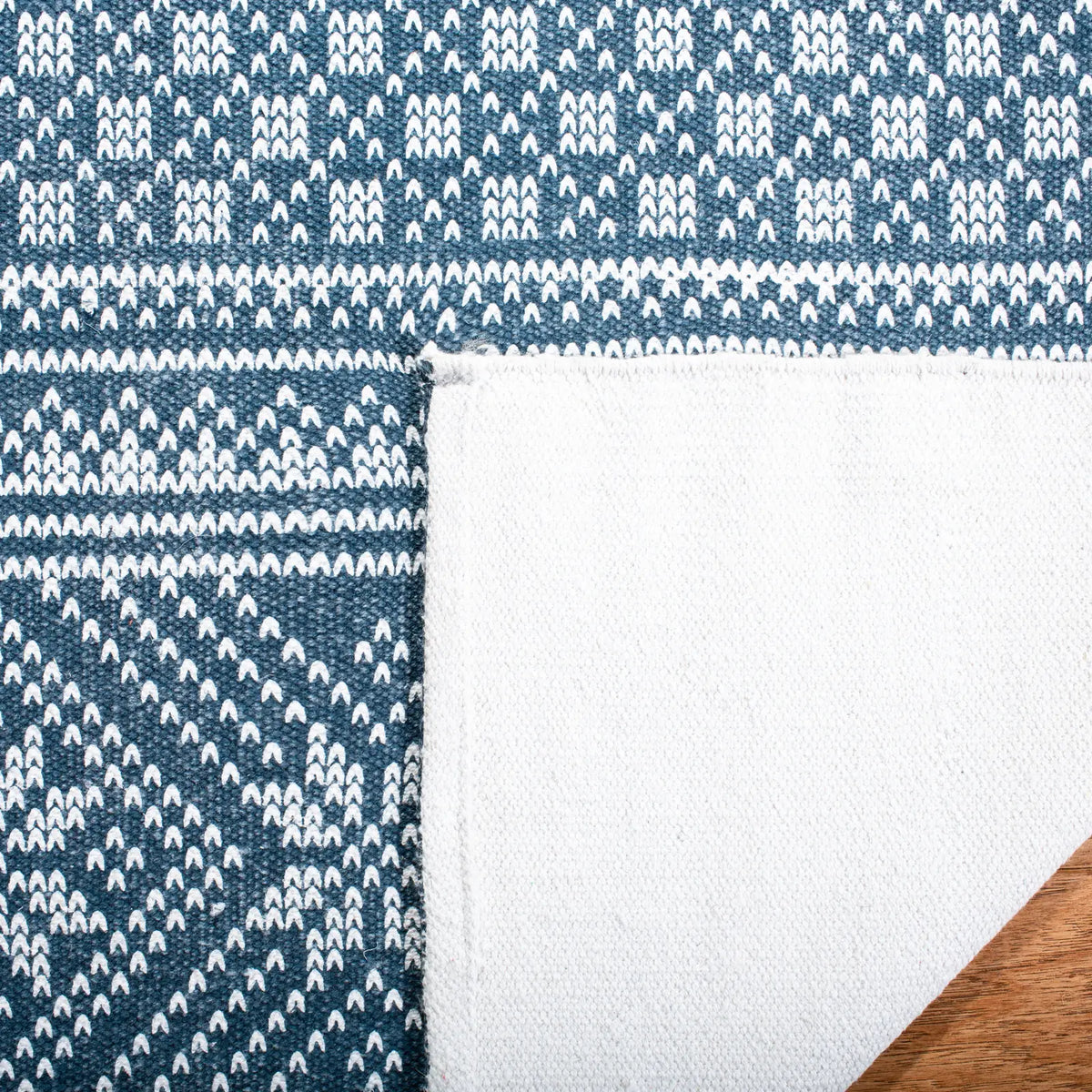 Safavieh Cedar Brook 5'-0" x 8'-0" Rug in Blue / Ivory