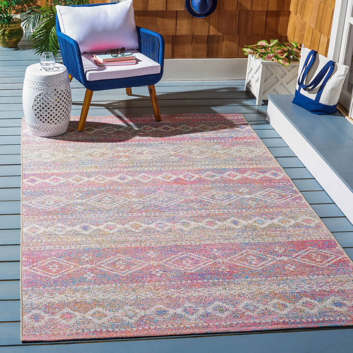 Safavieh Summer 4'-0" x 6'-0" Rug in Ivory / Pink