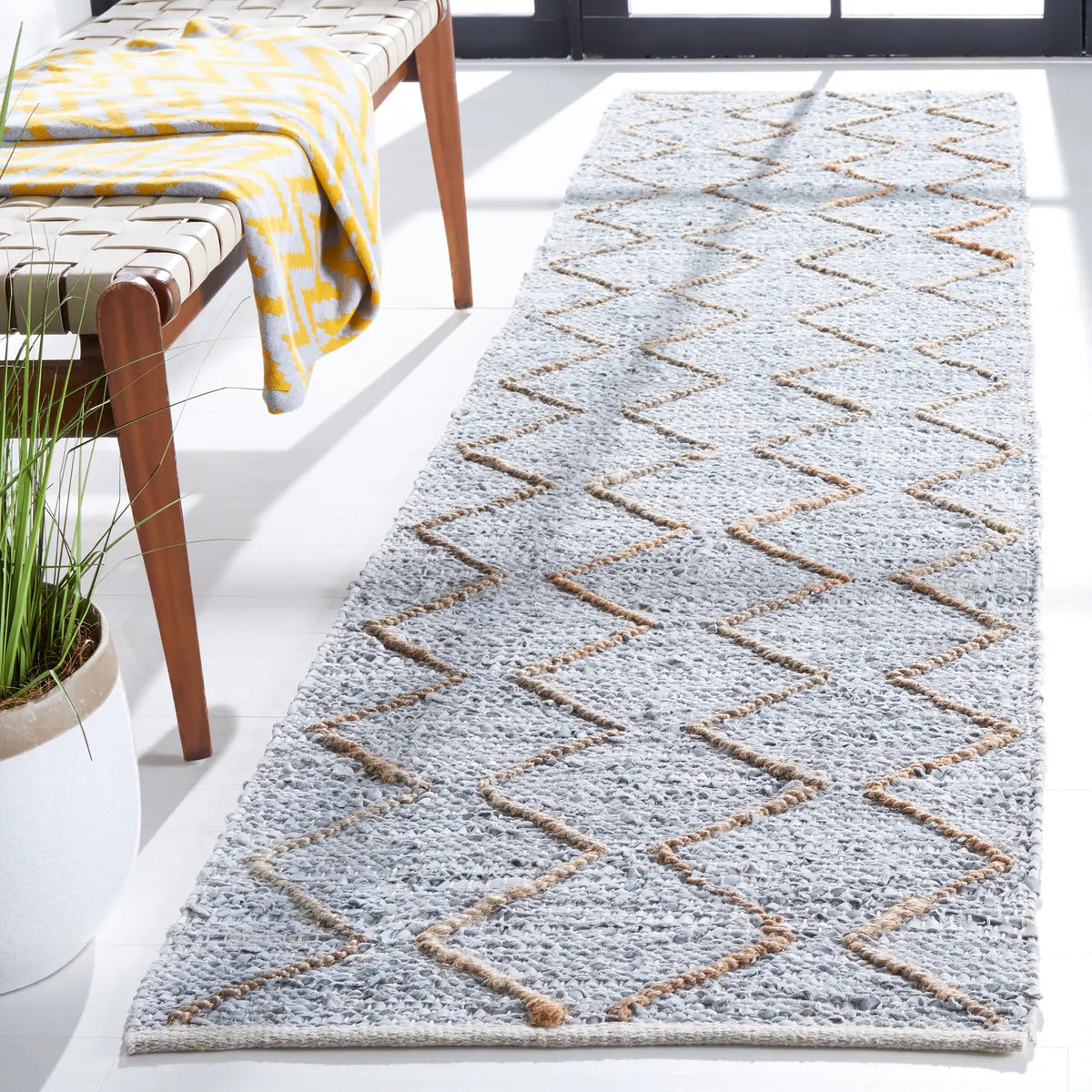 Safavieh Vintage Leather 2'-3" x 9'-0" Rug in Light Grey / Natural